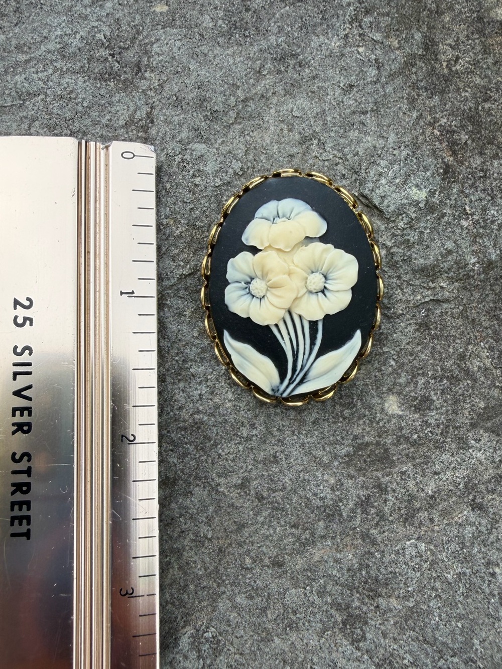 Vintage Floral Cameo Black Gold Brooch Pendent - Picture 7 of 7